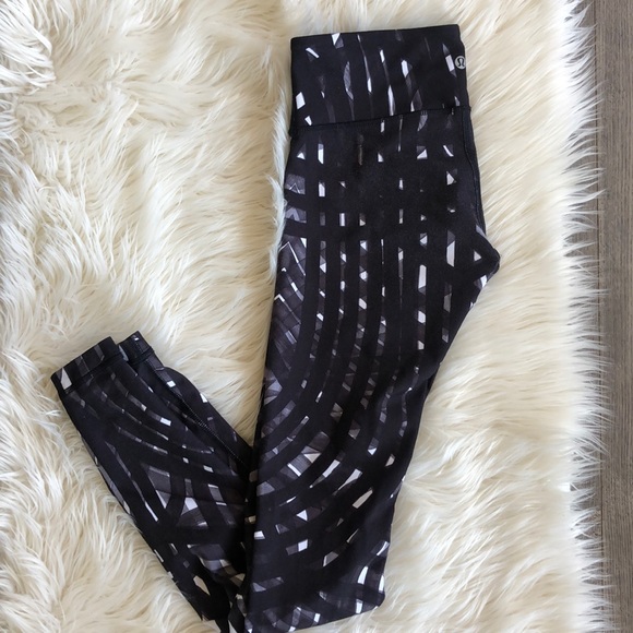 SOLD Lululemon Wunder Under Pant III - Picture 3 of 4